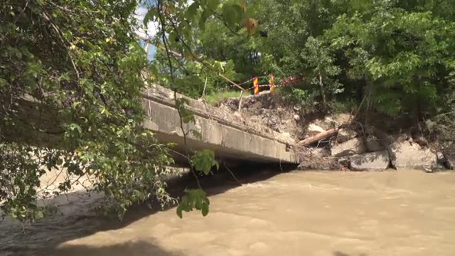 S-a „rupt cerul” în două județe. Ploile torențiale și grindina au făcut prăpăd. „Am 57 de ani și nu prea am văzut așa ceva”
