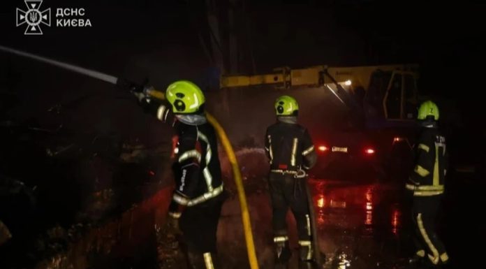 Atac aerian masiv cu rachete şi drone asupra Kievului: Cinci răniţi, mănăstirea Lavra Pecersk a luat foc, la fel şi un bloc înalt de locuinţe