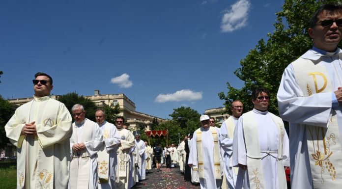 Procesiune catolică pe străzile din centrul Bucureștiului. Care este traseul