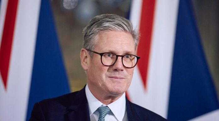Keir Starmer nu vrea să cedeze: Premierul britanic respinge demisia în ciuda protestelor anti-imigrație, demisiilor și scandalurilor din Guvernul său
