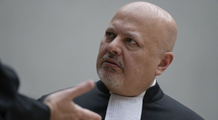 Procurorul-șef al Curții Penale Internaționale a fost suspendat din funcție. Ce acuzații i se aduc lui Karim Khan