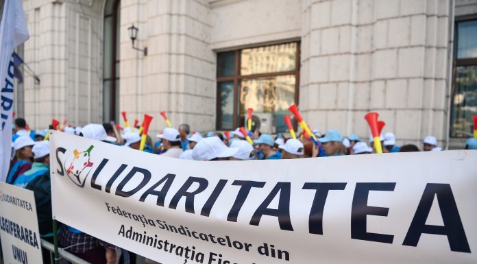Proteste masive în toată ţara ale angajaţilor Fiscului. Angajații denunță reduceri salariale de până la 4.000 de lei