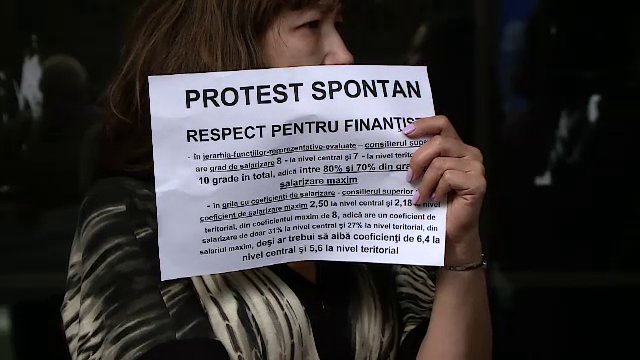 Proteste ale angajaților de la Finanțe față de noua grilă de salarizare. „Avem 7.200 net și ar urma să scădem la 5.000”