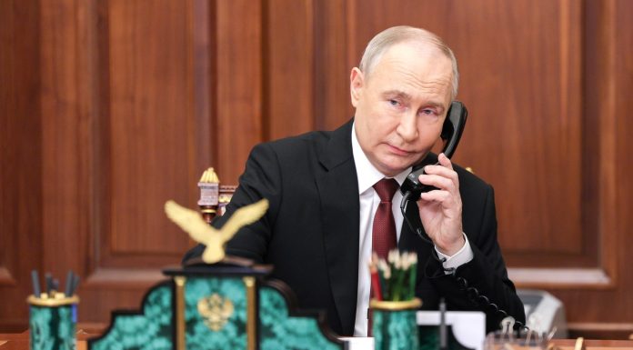 Putin l-a sunat pe Trump şi au convenit ca emisarii americani să se ducă „în curând” în Rusia