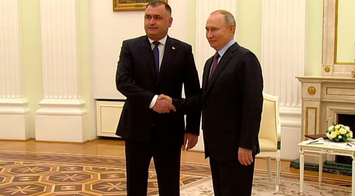Liderul regiunii separatiste georgiene Osetia de Sud demisionează pentru a deveni consilierul lui Putin
