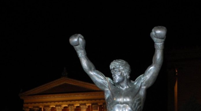 Cupa Mondială 2026: Apel către suporterii francezi – Nu îmbrăcaţi statuia lui Rocky în tricoul Les Bleus! Este blestemată!