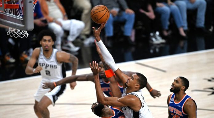 Sub privirile lui Trump, New York Knicks pierde meciul 3 al finalei NBA cu San Antonio Spurs. Serie de victorii oprită la 13