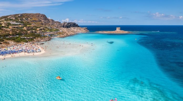 Paradisul turistic în care umbrelele de plajă sunt permise doar copiilor și persoanelor de peste 65 de ani