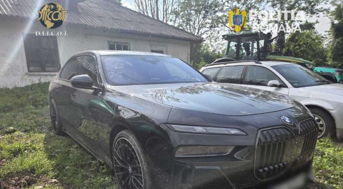 Rețea de mașini de lux furate, destructurată de DIICOT. Captură de 900.000 de euro după 30 de percheziții. FOTO