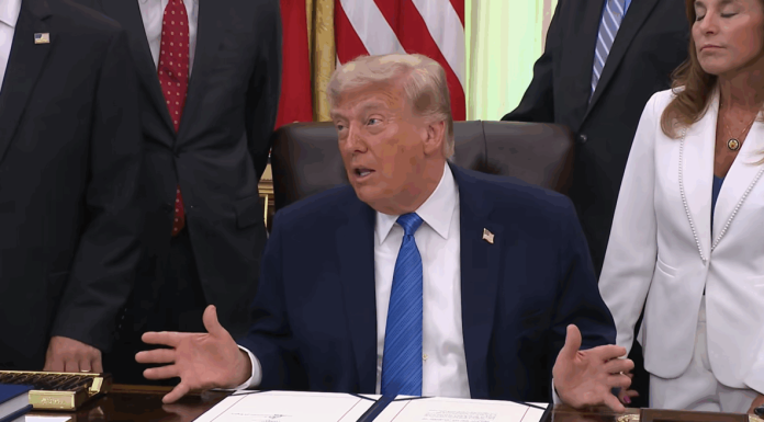 Trump atenționează Iranul cu reluarea bombardamentelor dacă nu va semna rapid un acord de pace. „Îi vom ataca foarte dur”
