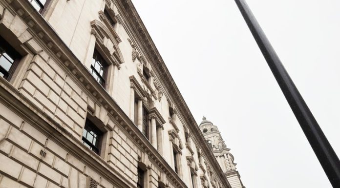 Un nou ministru britanic demisionează din guvern. Bugetul pentru apărare provoacă tensiuni în echipa lui Starmer
