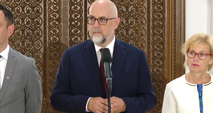 CONSULTĂRI LA COTROCENI – Kelemen Hunor: Sunt două variante pentru guvern minoritar, PNL-USR-UDMR, susţinut de PSD, dar Grindeanu a exclus-o, a doua, guvern PSD, susţinut de PNL-UDMR. A treia variantă, guvern PSD-PNL-UDMR, cu majoritate subţire
