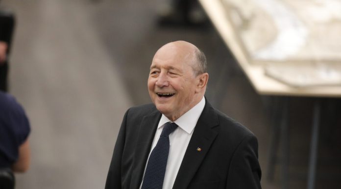 Traian Băsescu este convins că Executivul Veștea nu trece de Parlament. Nicușor Dan va trebui să facă a treia nominalizare. Riscul anticipatelor