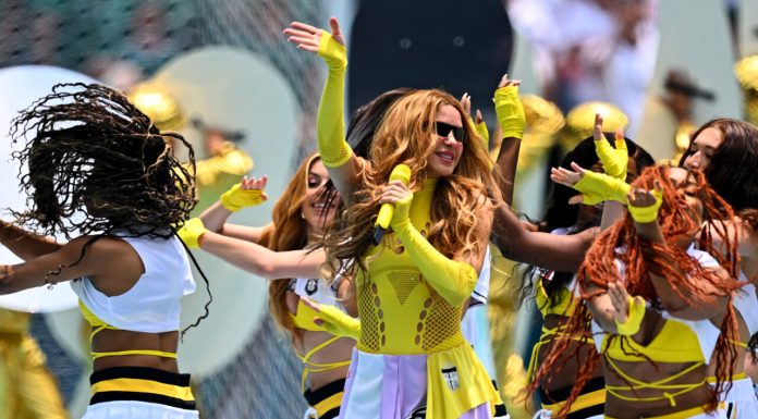 Shakira dă startul Campionatului Mondial de Fotbal. Scorul primului meci disputat între Mexic și Africa de Sud: 1 – 0