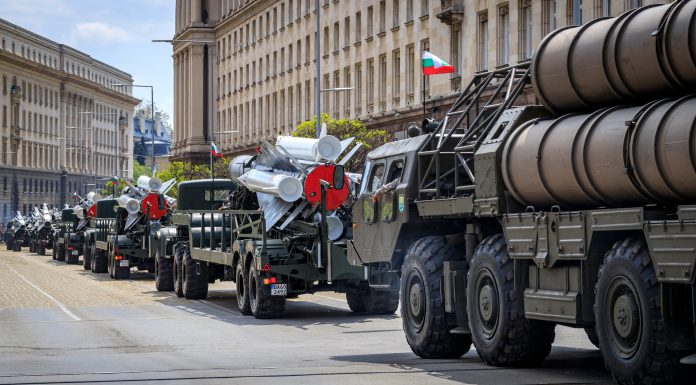 Adevărul din spatele unui anunț surprinzător: Bulgaria nu mai oferă arme Ucrainei. I le vinde