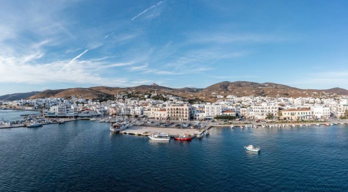 Insula secretă a Greciei pe care mulți o compară cu Mykonos. De ce merită vizitată