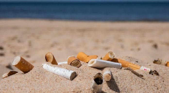Destinația iubită de mulți români care interzice fumatul pe plajă. Reguli noi pentru turiști