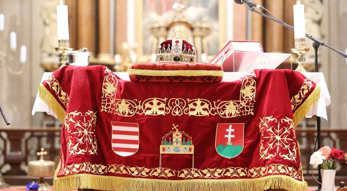 O clădire de lângă Oradea cu o importanță uriașă pentru istoria Ungariei a fost scoasă la vânzare. Ce sumă se cere