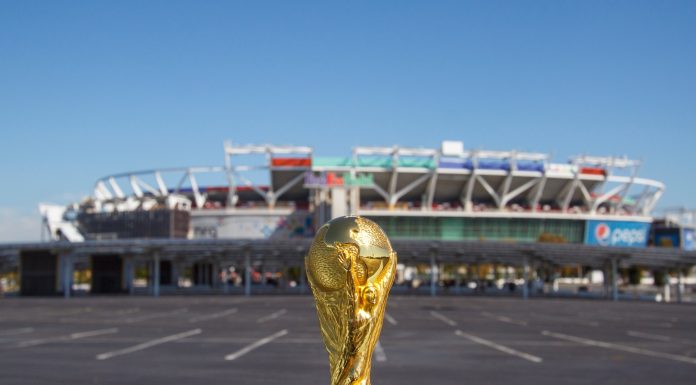 Cele mai cunoscute imnuri ale Cupei Mondiale de Fotbal, din 1990 până astăzi. Piesele devenite simboluri ale competiției