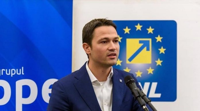 Sighiartău (PNL): Cel mai bun lucru pe care l-ar putea face astăzi preşedintele, chiar dacă este dificil, ar fi să recunoască faptul că a greşit / Fie să ofere mandatul unei majorităţi PSD, fie să susţină explicit o formulă minoritară PNL–USR–UDMR
