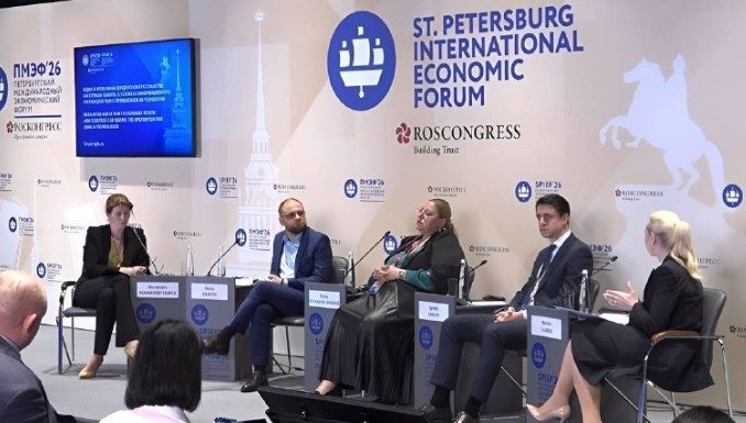 Diana Şoşoacă a apărut alături de fugara Marina Tauber, căutată internaţional, la Forumul economic de la Sankt Petersburg, unde au criticat acţiunile guvernelor de la Bucureşti şi Chişinău