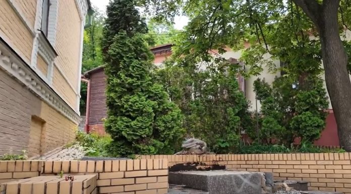 Războiul din Ucraina – O statuie a lui Mihail Bulgakov, considerat a fi un simbol al imperialismului rus, a fost demontată la Kiev/ VIDEO