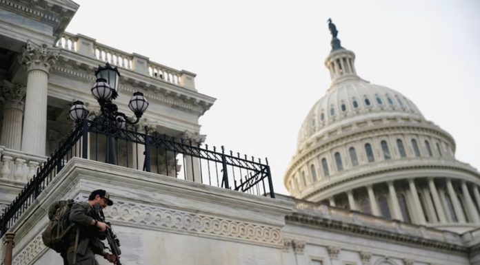Camera americană a Reprezentanţilor adoptă o rezoluţie prin care îi ordonă lui Trump să retragă forţele şi să pună capăt Războiului din Iran. Rezoluţia, adoptată cu voturile a patru republicani, are un caracter simbolic, din cauza dreptului de veto al lui