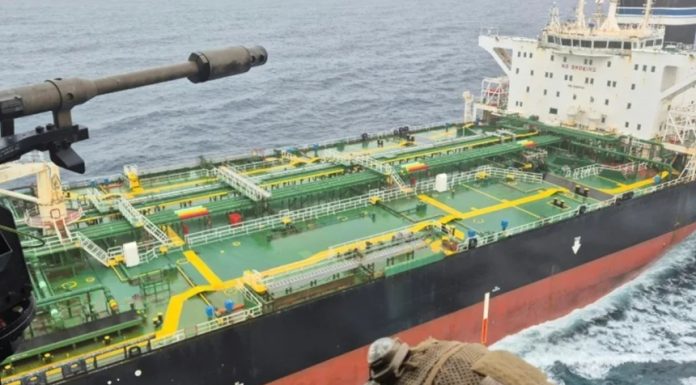 Petrolierul Tagor provenind din Rusia, imobilizat de Franţa, urmează să sosească marţi în Golful Douarnenez