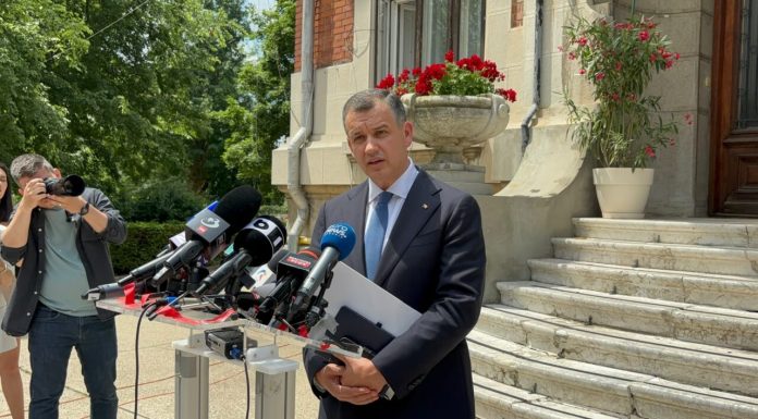 Tomac îl laudă pe Bolojan pentru “reformele importante” și se angajează să le continue. Atunci de ce a mai fost demis Bolojan?