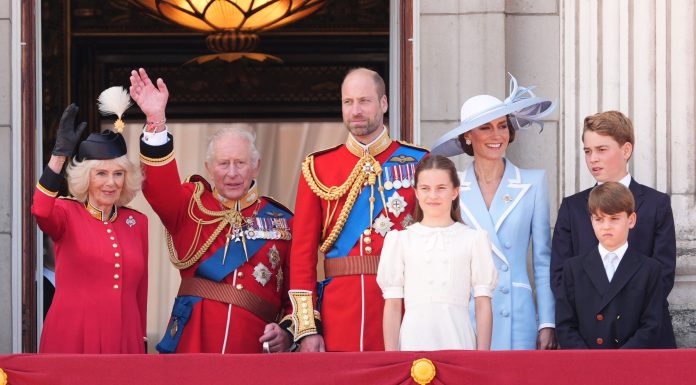 Regele Charles şi Regina Camilla, aclamaţi de mulţime la ceremonia „Trooping the Colour”. Alături de ei s-au aflat prinţul şi prinţesa de Wales împreună cu copiii lor. Mezinul Louis, care în alţi ani a captat atenţia, s-a comportat exemplar – FOTO