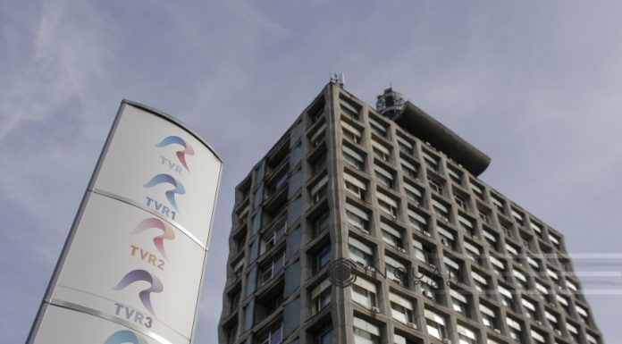Turnul TVR, iluminat în turcoaz cu ocazia Zilei Internaţionale de Conştientizare a Bolii Batten