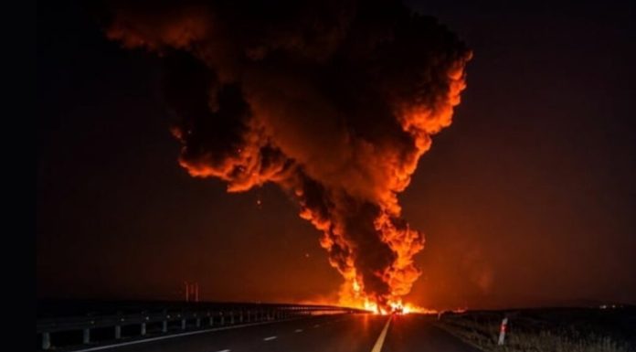 Ucraina lovește infrastructura petrolieră a Rusiei și din Crimeea. Mai multe incendii au izbucnit după atacurile cu drone