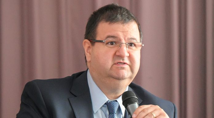 EVENIMENT NEWS.RO – Urluescu (AFEER): Elefantul din cameră este consumatorul / Noi trebuie să facem să creştem consumul ţării, pentru că dacă scade toate aceste costuri se vor împărţi la mai puţini, iar costul per consumator per kWh va creşte