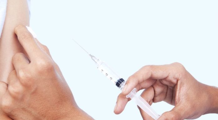 Un singur vaccin, creat cu ajutorul AI, ar putea oferi protecţie împotriva unor familii întregi de virusuri, inclusiv Ebola şi SARS