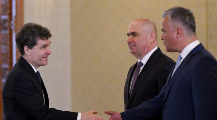 USR îi întoarce spatele lui Veștea: Un guvern nu se poate naște din trădarea propriului partid