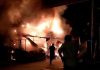 Incendiu puternic la piața de legume și fructe angro din Pitești. Pompierii au luat două butelii cu GPL din calea flăcărilor