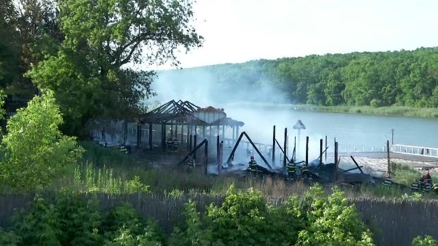 Joaca periculoasă a unor copii a declanșat un incendiu de proporții. Martor: ”I-am văzut acolo, ei au filmat când au dat foc”
