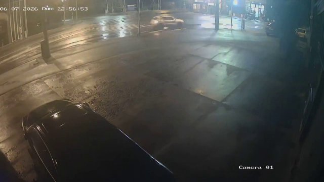 Scene de groază în Galați. Un șofer a intrat cu mașina în mai multe persoane și vehicule: ”Era un haos total”