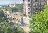 Un șofer de TIR a făcut prăpăd pe o distanță de 2 kilometri. A lovit 10 mașini, un autobuz și s-a oprit într-un stâlp