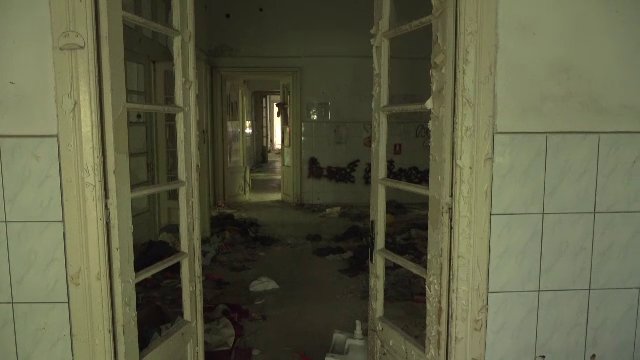 Un băiat din Ploiești a ajuns la spital după ce a explorat o clădire abandonată. Fenomenul atrage tot mai mulți tineri