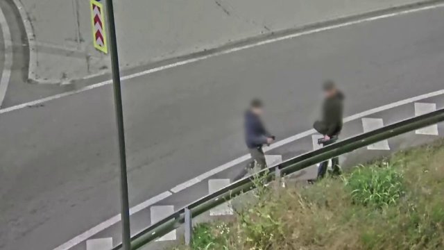 Doi bloggeri din SUA și Canada au încercat să escaladeze noaptea Podul de la Brăila, ca să filmeze pentru rețelele sociale