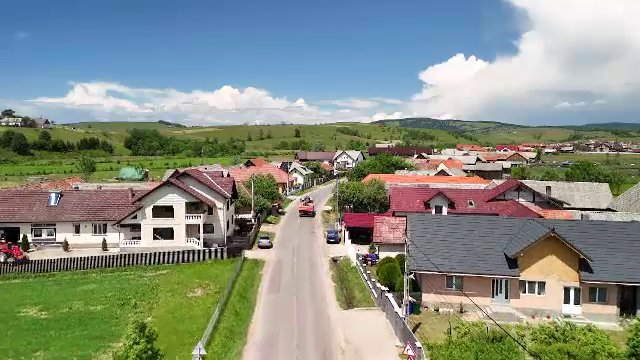 De la vile colorate, la case tradiționale. Cum încearcă satele și orașele României să-și recupereze identitatea arhitecturală