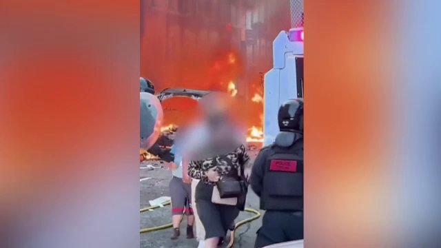 Mărturiile românilor după atacul asupra celor trei familii, în Belfast: „Pur și simplu le-au dat foc la tot. Vor pleca mâine”