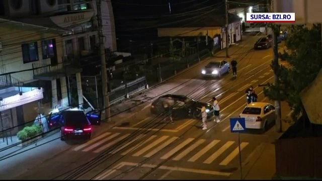 Scandal în trafic la Iaşi. Două maşini s-au ciocnit intenţionat, iar unul dintre şoferi a folosit spray lacrimogen