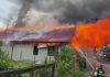 Incendiu devastator într-o comună din Buzău. Oamenii dintr-o casă, salvați de vecini