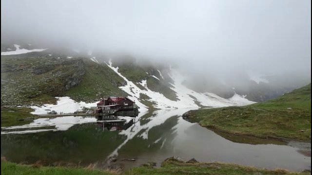 Mii de turişti urcă pe cele mai spectaculoase drumuri montane din România. Cum se circulă pe Transalpina și Transfăgărășan