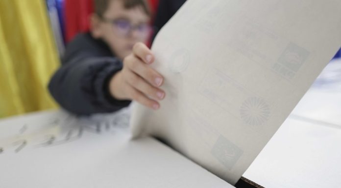 AUR și USR au votat revenirea la alegerea primarilor în două tururi de scrutin, dar PSD și PNL s-au opus