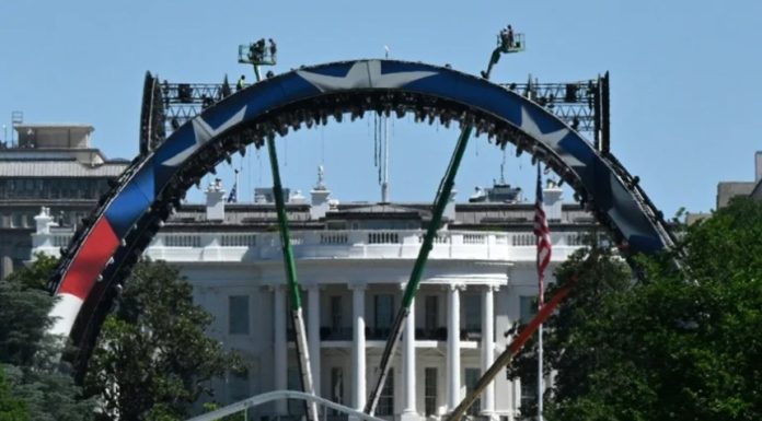 Trump îşi serbează duminică cei 80 de ani cu lupte MMA la Casa Albă. ”O şmecherie de gladiatori”