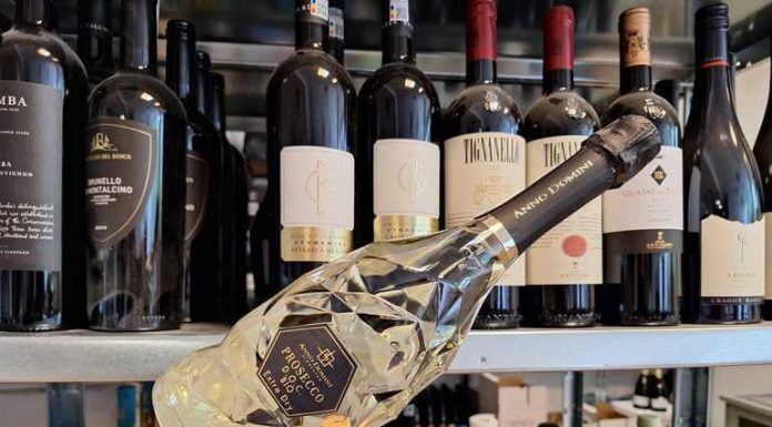 Vinul zilei: un prosecco bio din Veneto, cu perlaj fin și arome de pere coapte, piersică albă și flori de salcâm. Proaspăt, elegant și echilibrat, este genul de spumant care transformă orice ocazie într-un motiv de sărbătoare