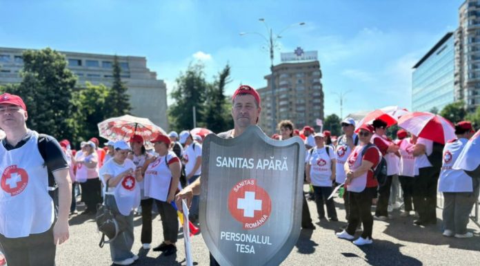 Protest SANITAS în Piața Victoriei: sindicaliști din toată țara contestă noua lege a salarizării unitare. Veniturile pot fi plafonate sau diminuate